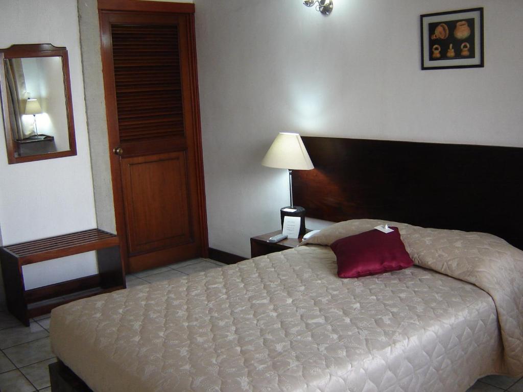 Dai Nonni Hotel Guatemala City Room photo